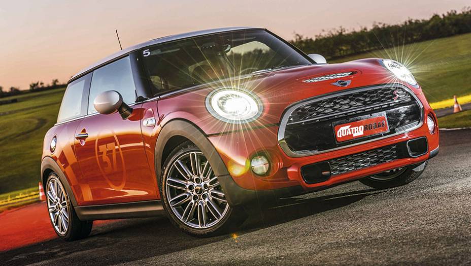 Agora a grade incorpora o para-choque | <a href="https://quatrorodas.abril.com.br/carros/testes/mini-cooper-799550.shtml" rel="migration">Leia mais</a>