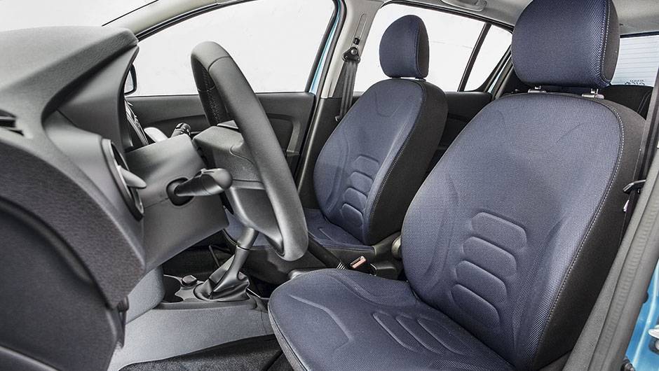 A vers&atilde;o top tem bancos revestidos de tecido com relevo | <a href="https://quatrorodas.abril.com.br/carros/testes/renault-sandero-797579.shtml" rel="migration">Leia mais</a>