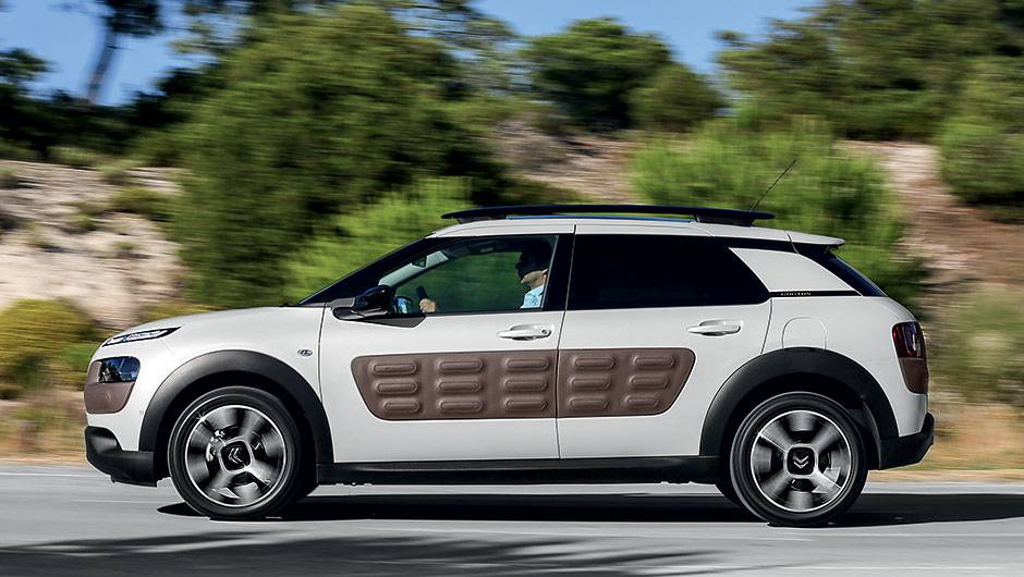 O Cactus &eacute; 18 cm menor que um EcoSport | <a href="https://quatrorodas.abril.com.br/carros/impressoes/citroen-c4-cactus-802252.shtml" target="_blank" rel="migration">Leia mais</a>