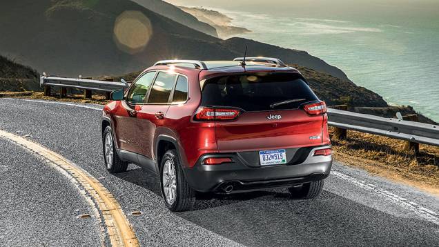 Caixas de roda quadradas são características do modelo | <a href="https://quatrorodas.abril.com.br/carros/impressoes/jeep-cherokee-800423.shtml" target="_blank" rel="migration">Leia mais</a> Caixas de roda quadradas são características do modelo | <a href="https://quatrorodas.abril.com.br/carros/impressoes/jeep-cherokee-800423.shtml" target="_blank" rel="migration">Leia mais</a>