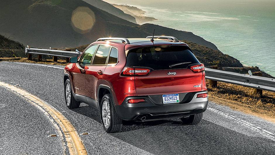 Caixas de roda quadradas s&atilde;o caracter&iacute;sticas do modelo | <a href="https://quatrorodas.abril.com.br/carros/impressoes/jeep-cherokee-800423.shtml" target="_blank" rel="migration">Leia mais</a>