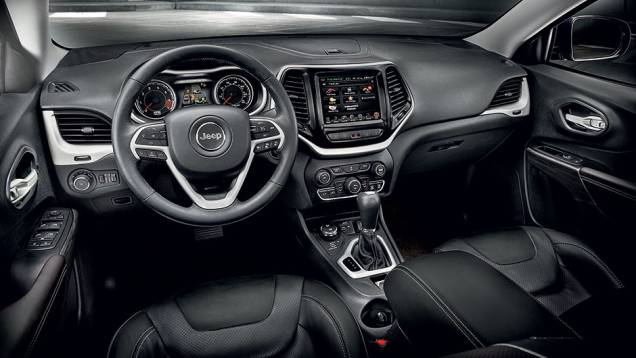 Novo Cherokee aposta em quem não quer ver a cor de lama | <a href="https://quatrorodas.abril.com.br/carros/impressoes/jeep-cherokee-800423.shtml" target="_blank" rel="migration">Leia mais</a> Novo Cherokee aposta em quem não quer ver a cor de lama | <a href="https://quatrorodas.abril.com.br/carros/impressoes/jeep-cherokee-800423.shtml" target="_blank" rel="migration">Leia mais</a>