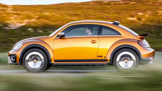 Beetle Dune é um conceito que vai virar carro de série em 2016 | <a href="https://quatrorodas.abril.com.br/carros/impressoes/vw-beetle-dune-802397.shtml" target="_blank" rel="migration">Leia mais</a>