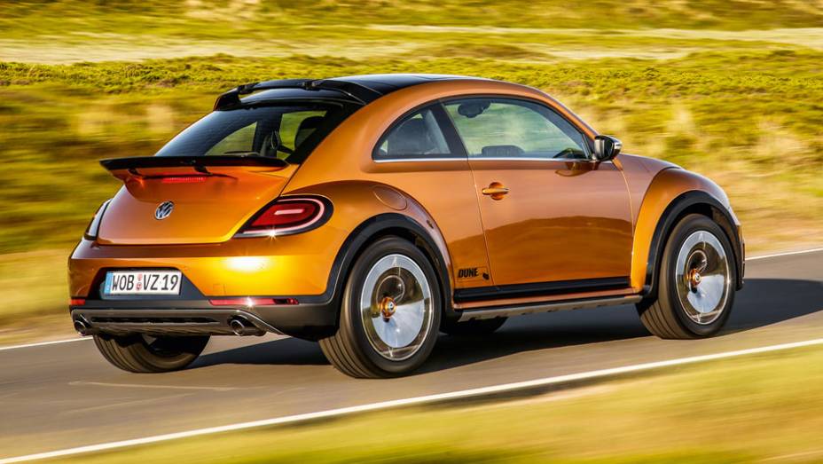 A base mecânica praticamente não sofreu alterações: motor 2.0 turbo de 210 cv e câmbio DSG de seis marchas | <a href="https://quatrorodas.abril.com.br/carros/impressoes/vw-beetle-dune-802397.shtml" target="_blank" rel="migration">Leia mais</a>