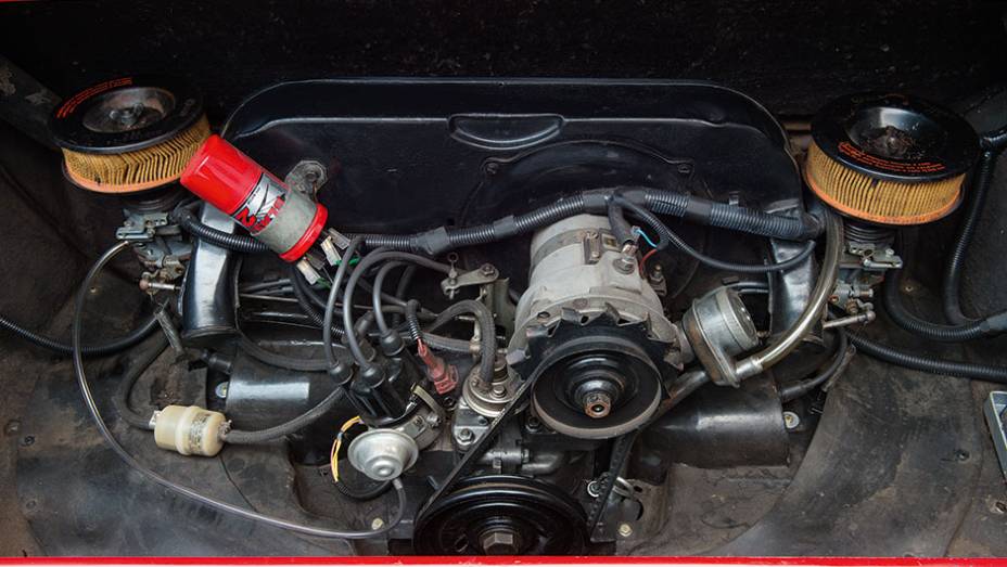 O motor era o tradicional VW a ar aumentado pata 1,7 litro | <a href="https://quatrorodas.abril.com.br/carros/classicos-brasileiros/puma-p-018-800504.shtml" target="_blank" rel="migration">Leia mais</a>