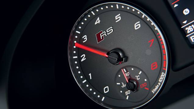 A grife RS no conta-giros | <a href="https://quatrorodas.abril.com.br/carros/testes/audi-rs-q3-802167.shtml" target="_blank" rel="migration">Leia mais</a> A grife RS no conta-giros | <a href="https://quatrorodas.abril.com.br/carros/testes/audi-rs-q3-802167.shtml" target="_blank" rel="migration">Leia mais</a>