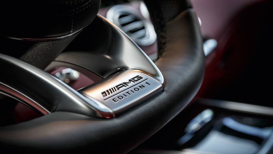 Esmero nos detalhes de alum&iacute;nio polido do volante | <a href="https://quatrorodas.abril.com.br/carros/impressoes/mercedes-benz-s-63-amg-coupe-802403.shtml" target="_blank" rel="migration">Leia mais</a>