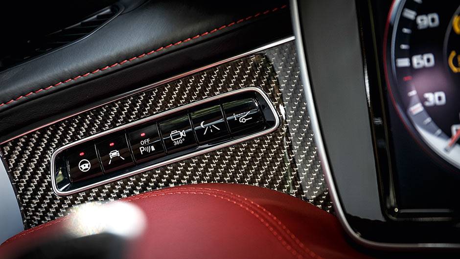 N&atilde;o faltam recursos de aux&iacute;lio &agrave; dire&ccedil;&atilde;o | <a href="https://quatrorodas.abril.com.br/carros/impressoes/mercedes-benz-s-63-amg-coupe-802403.shtml" target="_blank" rel="migration">Leia mais</a>