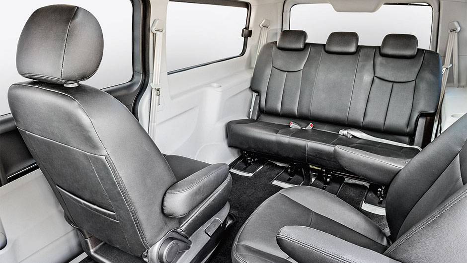 Na segunda fila, os bancos s&atilde;o girat&oacute;rios, num ambiente com muito espa&ccedil;o para cinco | <a href="https://quatrorodas.abril.com.br/carros/impressoes/jac-t8-800521.shtml" target="_blank" rel="migration">Leia mais</a>