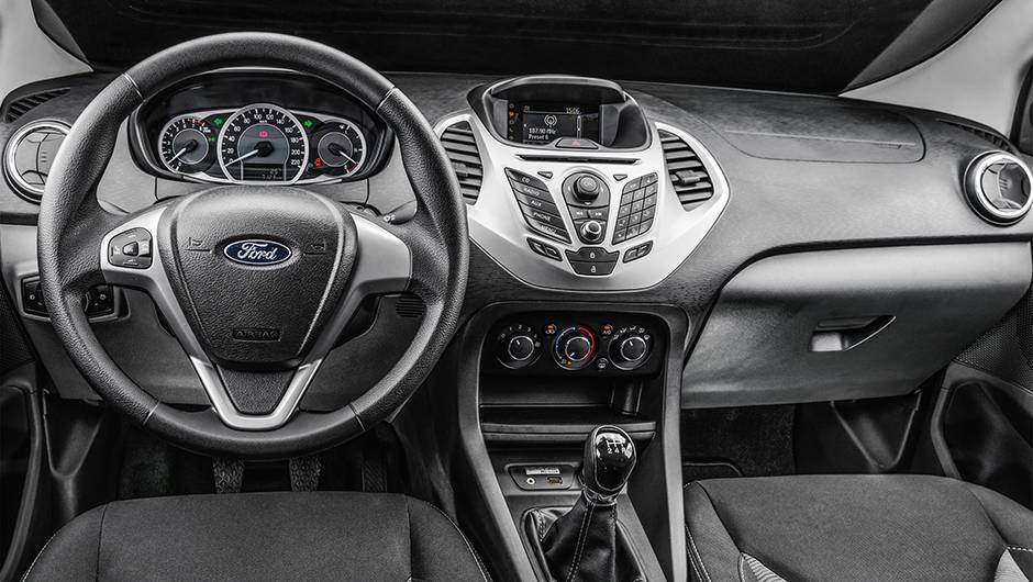 Interior tem acabamento no (bom) n&iacute;vel do Hyundai HB20 | <a href="https://quatrorodas.abril.com.br/carros/testes/novo-ford-ka-795762.shtml" rel="migration">Leia mais</a>