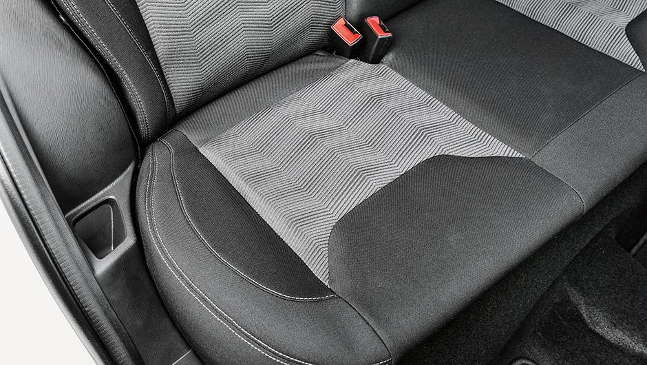  buraco no banco traseiro | <a href="https://quatrorodas.abril.com.br/carros/testes/novo-ford-ka-795762.shtml" rel="migration">Leia mais</a>