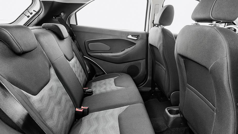 Para sua categoria, espa&ccedil;o para pernas, ombros e cabe&ccedil;a do Ford Ka &eacute; generoso tanto na dianteira | <a href="https://quatrorodas.abril.com.br/carros/testes/novo-ford-ka-795762.shtml" rel="migration">Leia mais</a>
