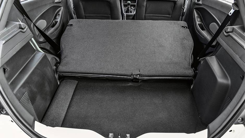 O porta-malas &eacute; bem pequeno: s&atilde;o apenas 257 litros | <a href="https://quatrorodas.abril.com.br/carros/testes/novo-ford-ka-795762.shtml" rel="migration">Leia mais</a>