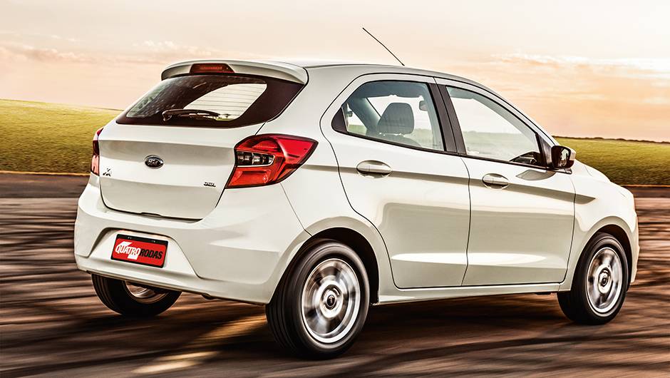 Topo da tampa tem aerof&oacute;lio incorporado | <a href="https://quatrorodas.abril.com.br/carros/testes/novo-ford-ka-795762.shtml" rel="migration">Leia mais</a>