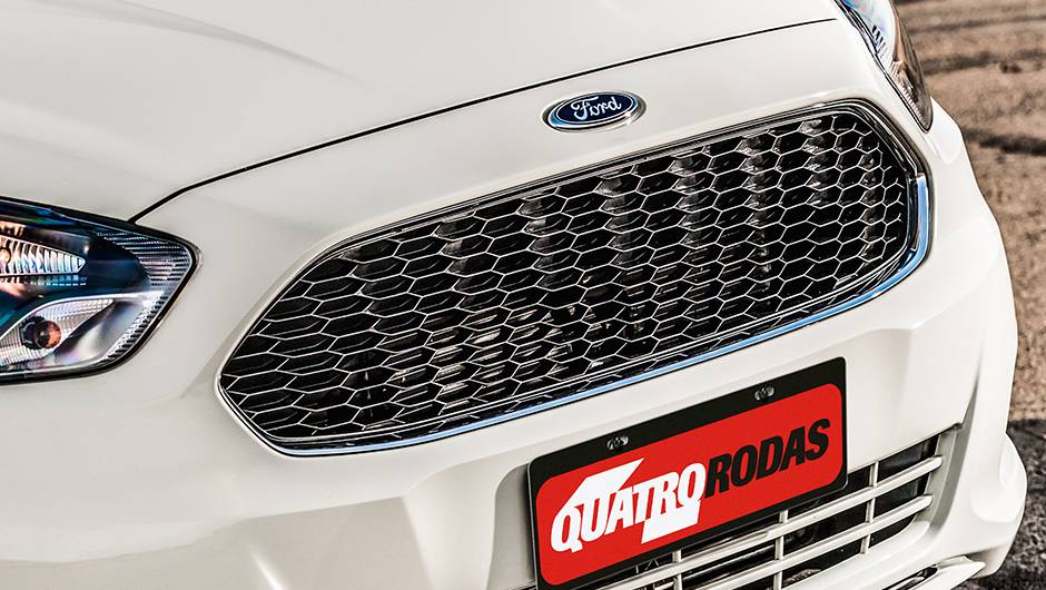  grade com friso cromado: detalhes exclusivos da vers&atilde;o top SEL | <a href="https://quatrorodas.abril.com.br/carros/testes/novo-ford-ka-795762.shtml" rel="migration">Leia mais</a>