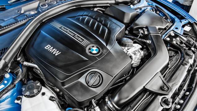 O seis-cilindros chega aos 306 cv graças ao turbo e à injeção direta | <a href="https://quatrorodas.abril.com.br/carros/testes/bmw-435i-coupe-m-sport-802673.shtml" target="_blank" rel="migration">Leia mais</a>