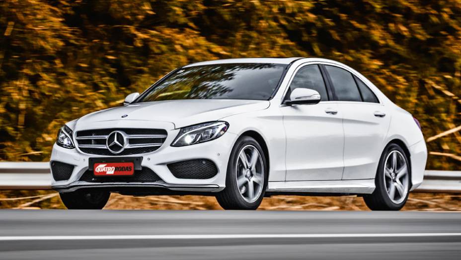 Design criado para unir o clássico e o moderno | <a href="https://quatrorodas.abril.com.br/carros/testes/mercedes-benz-c-250-sport-802663.shtml" target="_blank" rel="migration">Leia mais</a>