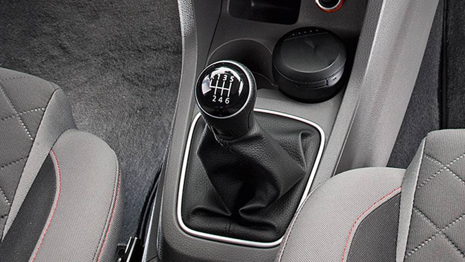 C&acirc;mbio manual de seis marchas | <a href="https://quatrorodas.abril.com.br/carros/impressoes/volkswagen-fox-ed-9-2014-802701.shtml" target="_blank" rel="migration">Leia mais</a>