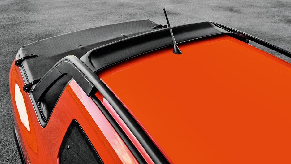Defletor aerodin&acirc;mico diminui a turbul&ecirc;ncia sobre a capota | <a href="https://quatrorodas.abril.com.br/carros/testes/vw-saveiro-cross-cabine-dupla-802614.shtml" target="_blank" rel="migration">Leia mais</a>