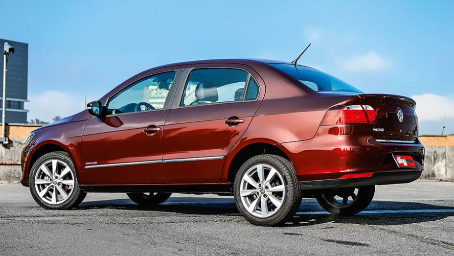 Rodas esportivas aro 15 são opcionais | <a href="https://quatrorodas.abril.com.br/carros/comparativos/ka-x-prisma-x-voyage-x-grand-siena-806201.shtml" target="_blank" rel="migration">Leia mais</a>