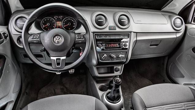 Versão Highline já vem com volante multifuncional e sistema de som | <a href="https://quatrorodas.abril.com.br/carros/comparativos/ka-x-prisma-x-voyage-x-grand-siena-806201.shtml" target="_blank" rel="migration">Leia mais</a> Versão Highline já vem com volante multifuncional e sistema de som | <a href="https://quatrorodas.abril.com.br/carros/comparativos/ka-x-prisma-x-voyage-x-grand-siena-806201.shtml" target="_blank" rel="migration">Leia mais</a>