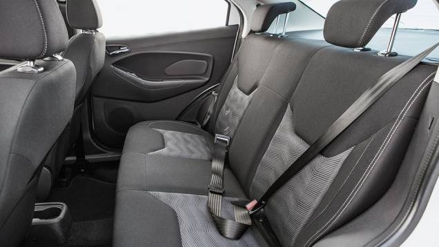 Vidros elétricos atrás são de série | <a href="https://quatrorodas.abril.com.br/carros/comparativos/ka-x-prisma-x-voyage-x-grand-siena-806201.shtml" target="_blank" rel="migration">Leia mais</a> Vidros elétricos atrás são de série | <a href="https://quatrorodas.abril.com.br/carros/comparativos/ka-x-prisma-x-voyage-x-grand-siena-806201.shtml" target="_blank" rel="migration">Leia mais</a>