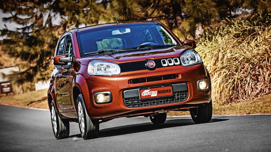 Na dianteira, os far&oacute;is ficaram menores e mais arredondados | <a href="https://quatrorodas.abril.com.br/carros/impressoes/fiat-uno-evolution-1-4-802577.shtml" target="_blank" rel="migration">Leia mais</a>