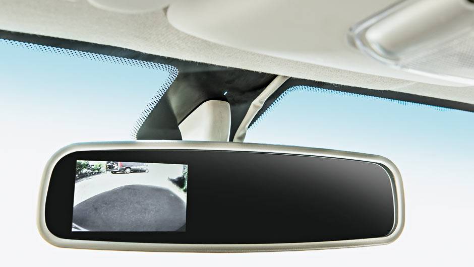 Central multim&iacute;dia com c&acirc;mera de r&eacute; no retrovisor &eacute; opcional | <a href="https://quatrorodas.abril.com.br/carros/impressoes/fiat-uno-evolution-1-4-802577.shtml" target="_blank" rel="migration">Leia mais</a>