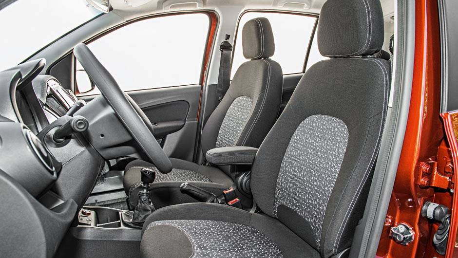 Os bancos t&ecirc;m novo design, nas formas e no padr&atilde;o dos tecidos de revestimento | <a href="https://quatrorodas.abril.com.br/carros/impressoes/fiat-uno-evolution-1-4-802577.shtml" target="_blank" rel="migration">Leia mais</a>