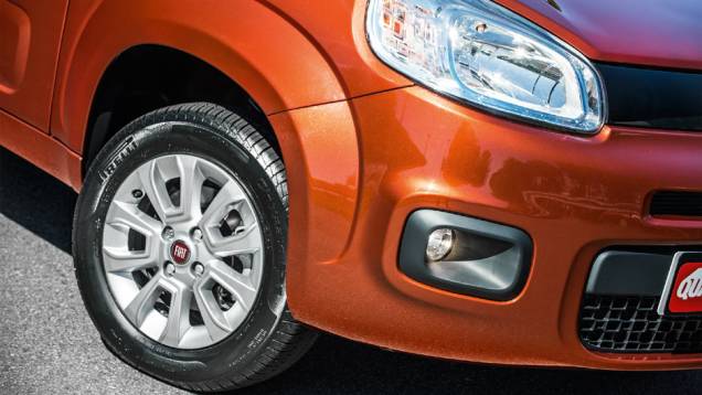 A roda tem aro 14 | <a href="https://quatrorodas.abril.com.br/carros/impressoes/fiat-uno-evolution-1-4-802577.shtml" target="_blank" rel="migration">Leia mais</a> A roda tem aro 14 | <a href="https://quatrorodas.abril.com.br/carros/impressoes/fiat-uno-evolution-1-4-802577.shtml" target="_blank" rel="migration">Leia mais</a>