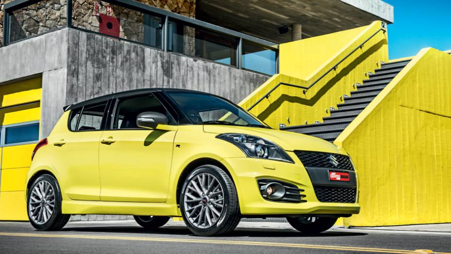 Japonês utiliza motor aspirado e câmbio manual | <a href="https://quatrorodas.abril.com.br/carros/testes/suzuki-swift-sport-r-798745.shtml" rel="migration">Leia mais</a>