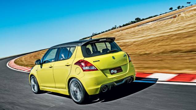 Saídas duplas de escape vão além do enfeite: são funcionais | <a href="https://quatrorodas.abril.com.br/carros/testes/suzuki-swift-sport-r-798745.shtml" rel="migration">Leia mais</a> Saídas duplas de escape vão além do enfeite: são funcionais | <a href="https://quatrorodas.abril.com.br/carros/testes/suzuki-swift-sport-r-798745.shtml" rel="migration">Leia mais</a>