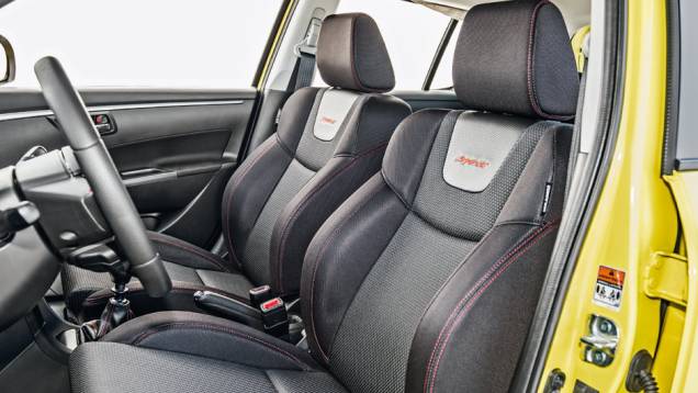 Bancos imitam os modelos concha | <a href="https://quatrorodas.abril.com.br/carros/testes/suzuki-swift-sport-r-798745.shtml" rel="migration">Leia mais</a> Bancos imitam os modelos concha | <a href="https://quatrorodas.abril.com.br/carros/testes/suzuki-swift-sport-r-798745.shtml" rel="migration">Leia mais</a>