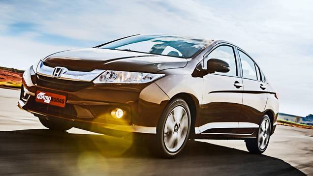 Versão EXL volta ao mercado. A Sport deixa de ser oferecida | <a href="https://quatrorodas.abril.com.br/carros/testes/honda-city-807297.shtml" target="_blank" rel="migration">Leia mais</a>