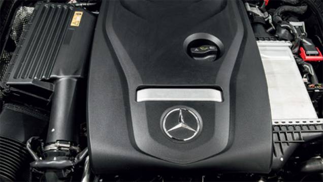 Mercedes: 156 cv no 1.6 a gasolina | <a href="https://quatrorodas.abril.com.br/carros/comparativos/mercedes-c-180-x-bmw-320i-active-flex-812777.shtml" target="_blank" rel="migration">Leia mais</a>