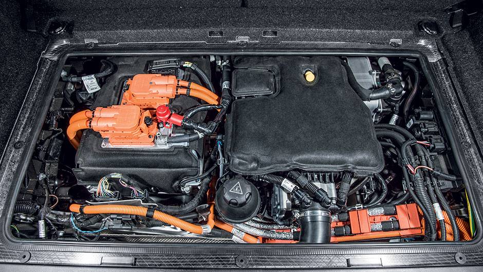 Motor el&eacute;trico tem 170 cv e o movido a gasolina gera 39 cv | <a href="https://quatrorodas.abril.com.br/carros/impressoes/bmw-i3-809257.shtml" target="_blank" rel="migration">Leia mais</a>