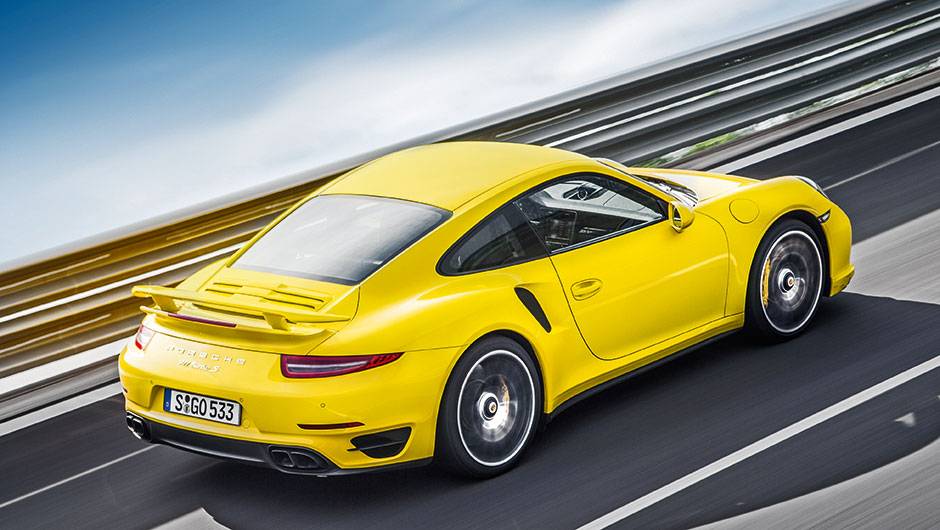 Quase t&atilde;o d&oacute;cil como um sed&atilde;. Diab&oacute;lico como um Lamborghini | <a href="https://quatrorodas.abril.com.br/carros/impressoes/quarteto-porsche-809637.shtml" target="_blank" rel="migration">Leia mais</a>