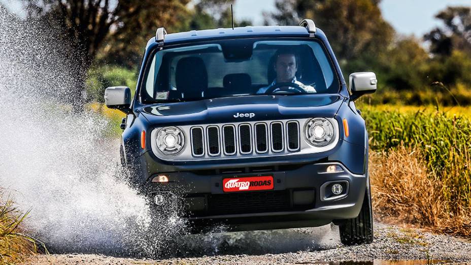 Tração 4x2 e 4x4, câmbio manual e automático | <a href="https://quatrorodas.abril.com.br/carros/impressoes/jeep-renegade-808905.shtml" target="_blank" rel="migration">Leia mais</a>