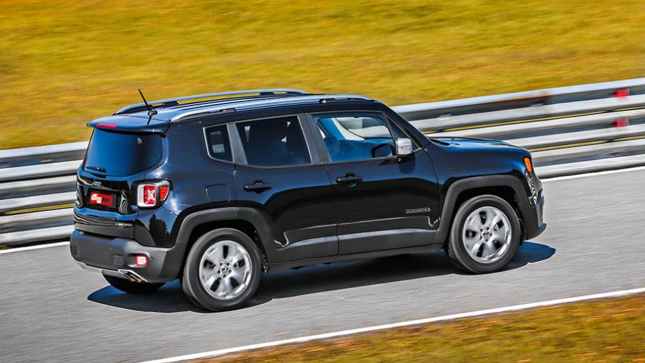 As formas quadradas dão um ar de Kia Soul | <a href="https://quatrorodas.abril.com.br/carros/impressoes/jeep-renegade-808905.shtml" target="_blank" rel="migration">Leia mais</a>