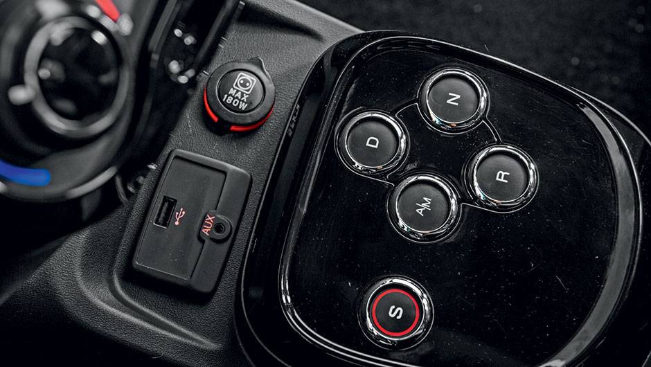 C&acirc;mbio tem acionamento por teclas | <a href="https://quatrorodas.abril.com.br/carros/testes/fiat-uno-dualogic-809297.shtml" target="_blank" rel="migration">Leia mais</a>