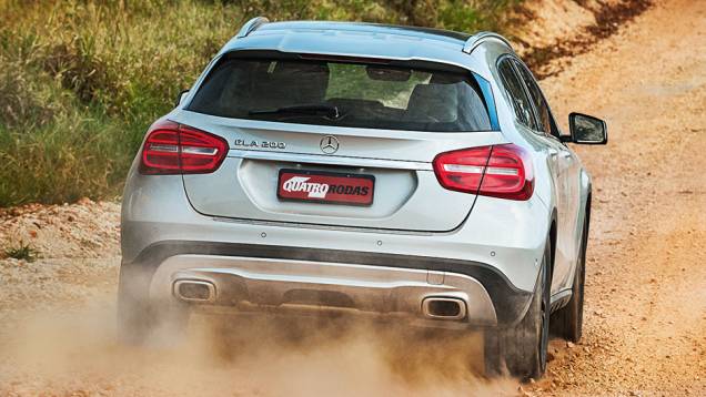 Aerofólio e duplo escapamento, na traseira, são de série em toda a linha | <a href="https://quatrorodas.abril.com.br/carros/comparativos/audi-q3-x-bmw-x1-x-mercedes-gla-816140.shtml" target="_blank" rel="migration">Leia mais</a> Aerofólio e duplo escapamento, na traseira, são de série em toda a linha | <a href="https://quatrorodas.abril.com.br/carros/comparativos/audi-q3-x-bmw-x1-x-mercedes-gla-816140.shtml" target="_blank" rel="migration">Leia mais</a>