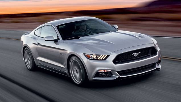 Eterno rival do Camaro, Mustang deve chegar ao Brasil em 2016 | <a href="https://quatrorodas.abril.com.br/carros/impressoes/ford-mustang-2015-816081.shtml" target="_blank" rel="migration">Leia mais</a>