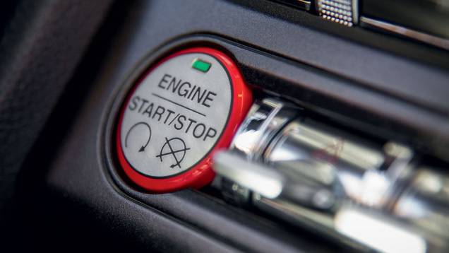 Motor com partida por botão (sem chave) | <a href="https://quatrorodas.abril.com.br/carros/impressoes/ford-mustang-2015-816081.shtml" target="_blank" rel="migration">Leia mais</a> Motor com partida por botão (sem chave) | <a href="https://quatrorodas.abril.com.br/carros/impressoes/ford-mustang-2015-816081.shtml" target="_blank" rel="migration">Leia mais</a>