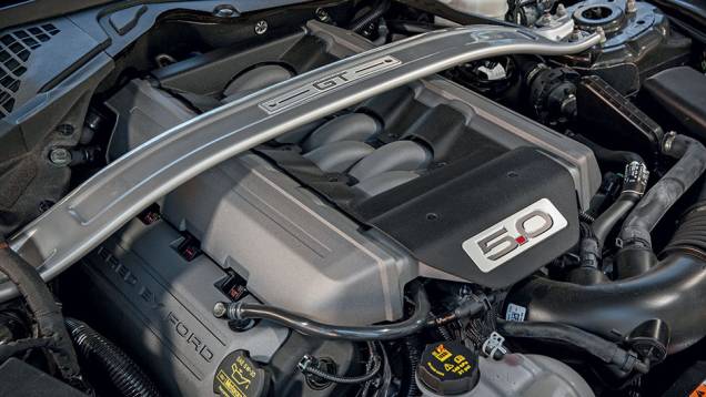 Sobre o V8 de 5 litros, barra antitorção para elevar a rigidez torcional | <a href="https://quatrorodas.abril.com.br/carros/impressoes/ford-mustang-2015-816081.shtml" target="_blank" rel="migration">Leia mais</a> Sobre o V8 de 5 litros, barra antitorção para elevar a rigidez torcional | <a href="https://quatrorodas.abril.com.br/carros/impressoes/ford-mustang-2015-816081.shtml" target="_blank" rel="migration">Leia mais</a>