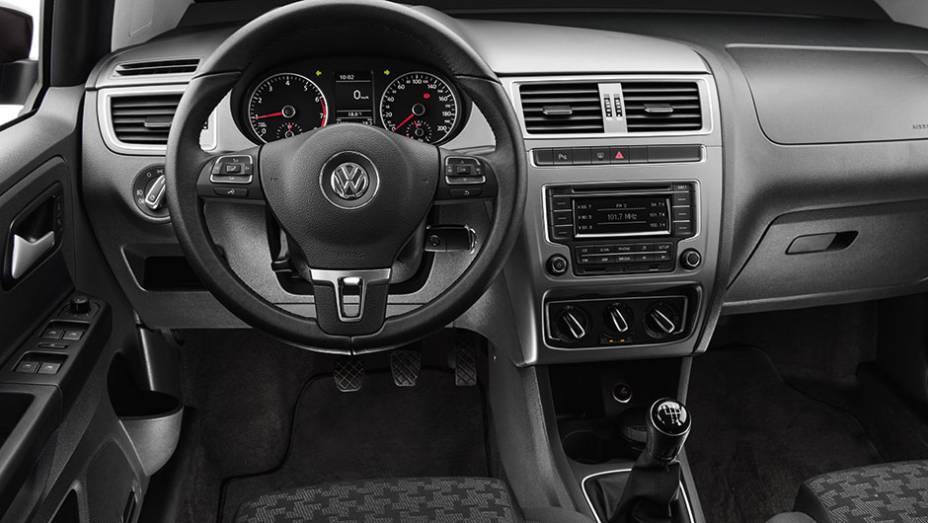 A versão enviada para as fotos foi a Comfortline. A Trend tem rodas de aço e o computador de bordo é opcional | <a href="http://quatrorodas.abril.com.br/carros/comparativos/fox-x-up-820214.shtml" target="_blank" rel="migration">Leia mais</a>