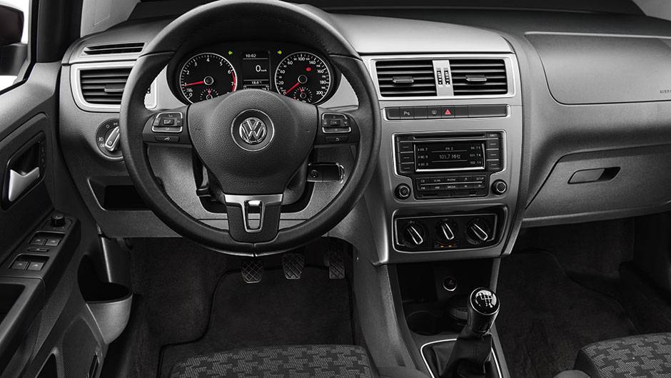 A vers&atilde;o enviada para as fotos foi a Comfortline. A Trend tem rodas de a&ccedil;o e o computador de bordo &eacute; opcional | <a href="https://quatrorodas.abril.com.br/carros/comparativos/fox-x-up-820214.shtml" target="_blank" rel="migration">Leia mais</a>