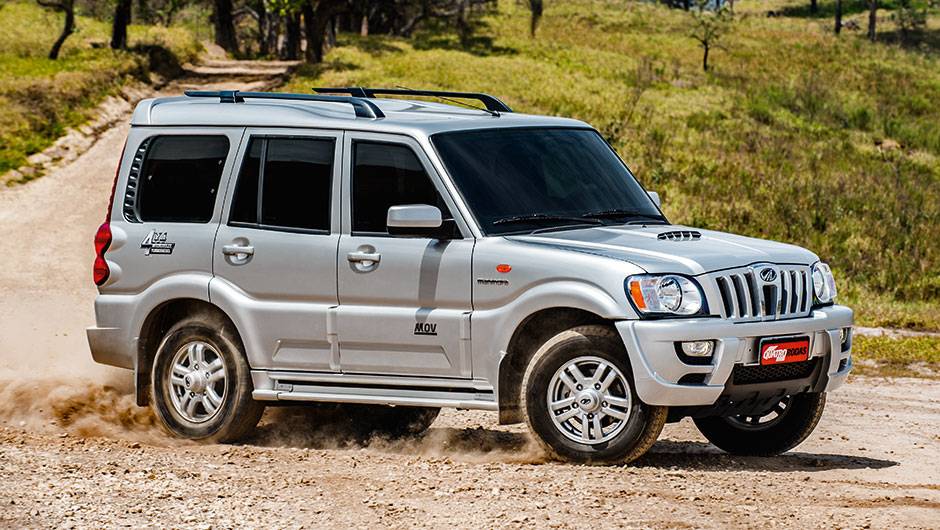 Asfalto n&atilde;o &eacute; o habitat natural do M.O.V. | <a href="https://quatrorodas.abril.com.br/carros/impressoes/mahindra-m-v-819594.shtml" target="_blank" rel="migration">Leia mais</a>