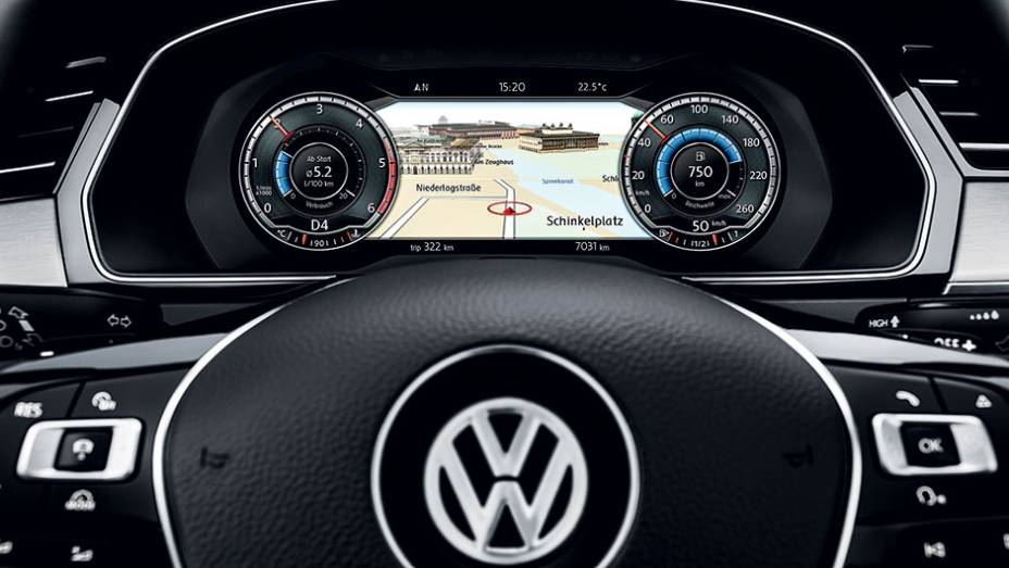 Nova arquitetura permitiu estreia do painel digital | <a href="http://quatrorodas.abril.com.br//carros/impressoes/volkswagen-passat-819861.shtml" target="_blank" rel="migration">Leia mais</a>