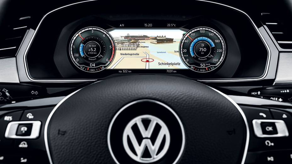 Nova arquitetura permitiu estreia do painel digital | <a href="https://quatrorodas.abril.com.br//carros/impressoes/volkswagen-passat-819861.shtml" target="_blank" rel="migration">Leia mais</a>