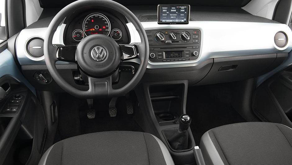 Rodas de liga leve e sensor de estacionamento s&atilde;o itens de s&eacute;rie. O Maps&More com GPS &eacute; opcional | <a href="https://quatrorodas.abril.com.br/carros/comparativos/fox-x-up-820214.shtml" target="_blank" rel="migration">Leia mais</a>